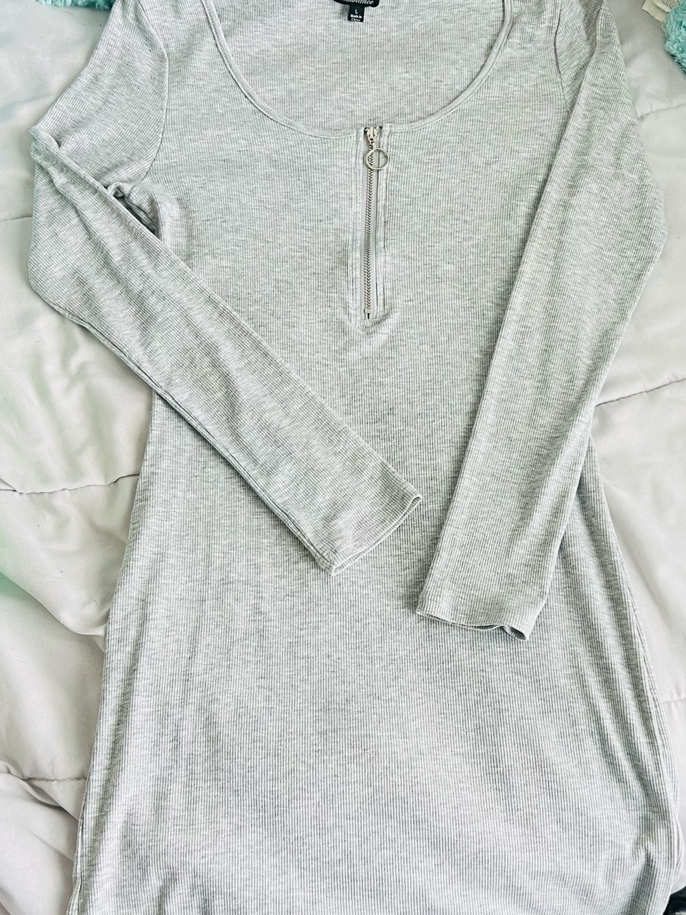 NWOT Ambiance Light Gray Ribbed Scoop Neck Sweater with Front Zip